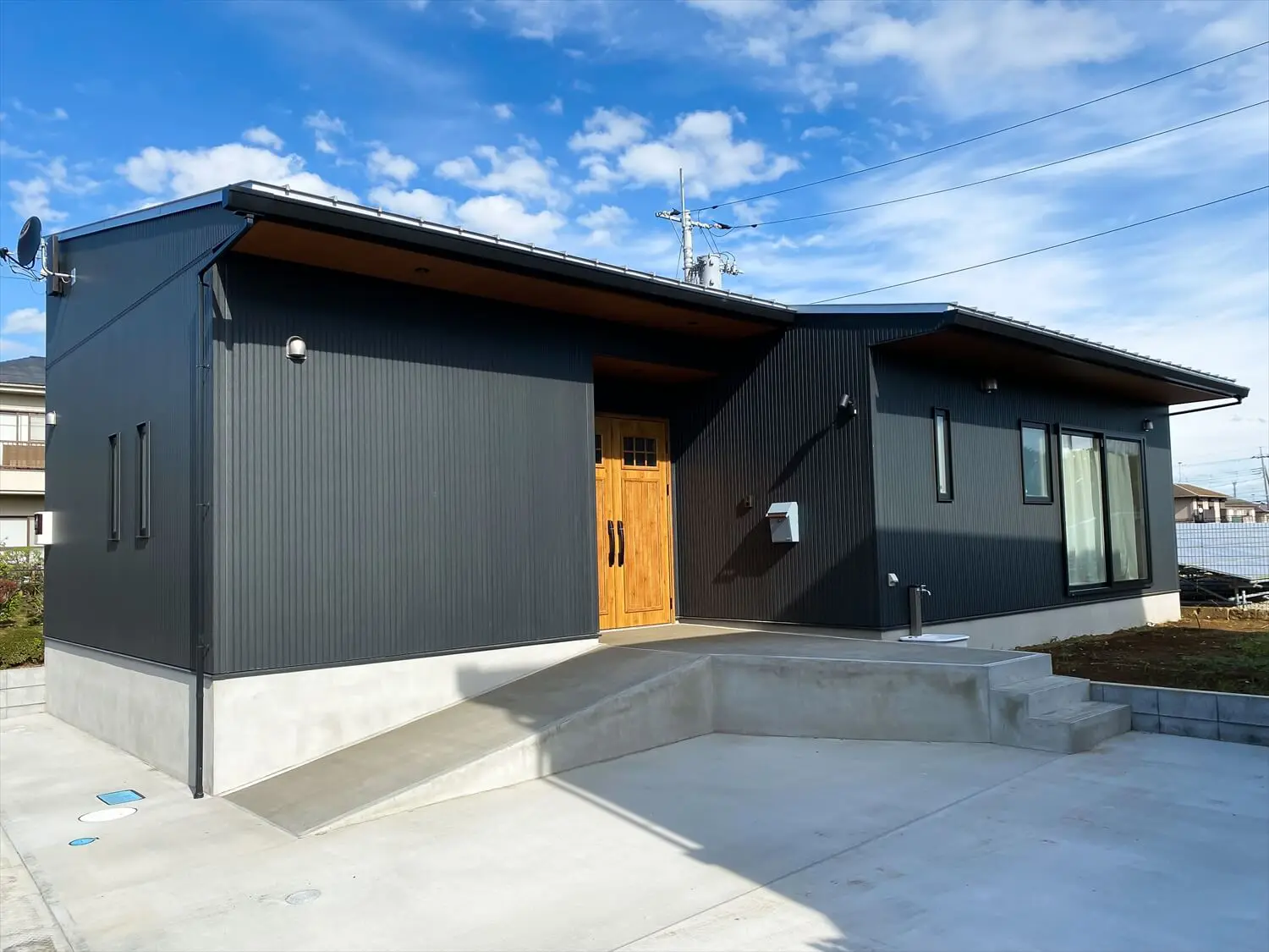 つくば市の平屋 住宅街に建つログハウス風の平屋